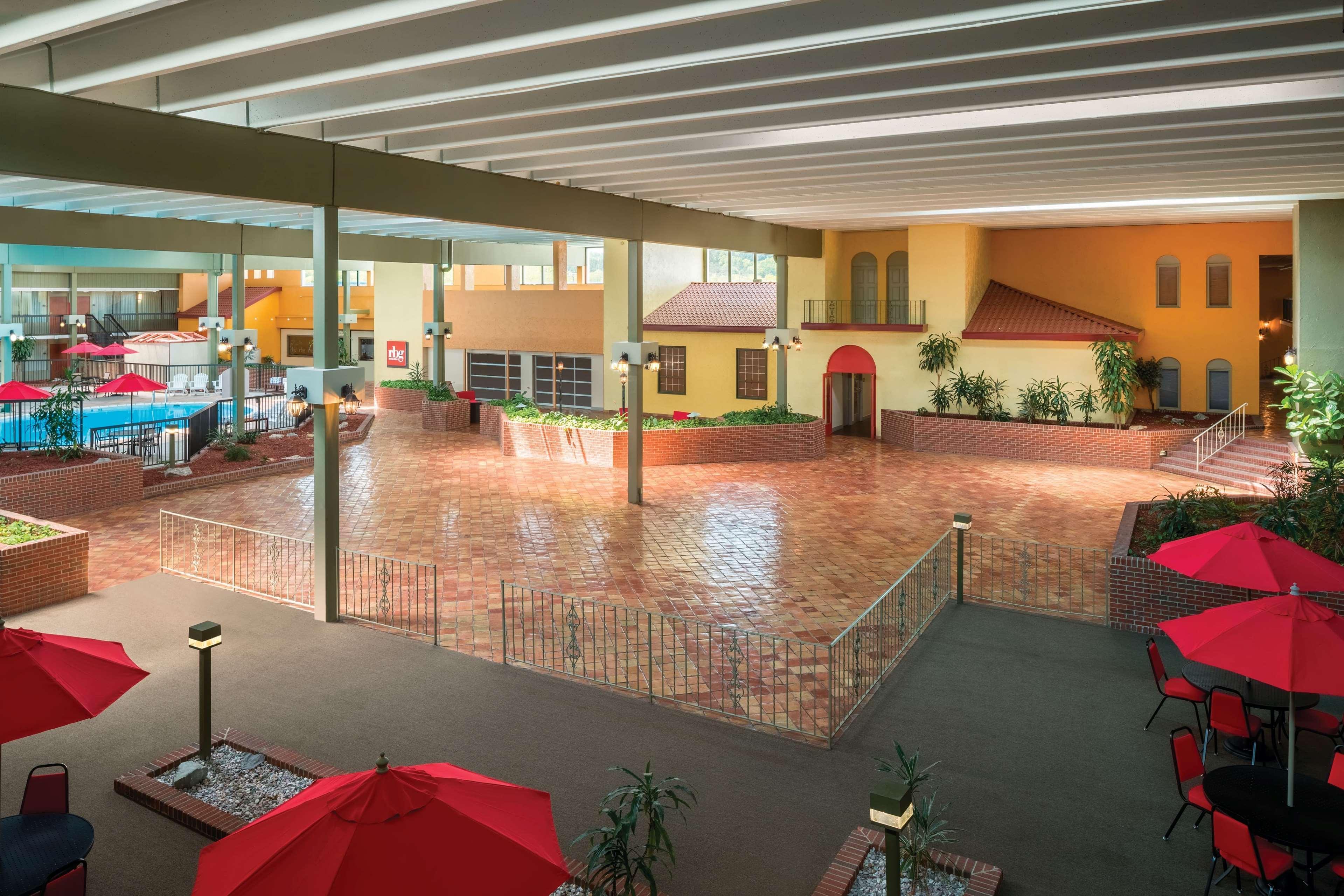 Hotel Ramada By Wyndham Indiana Exteriér fotografie